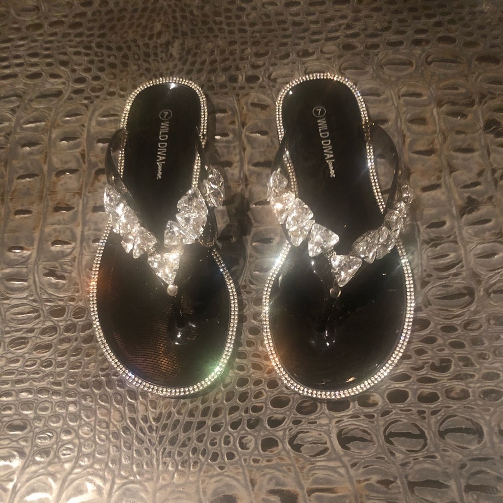 🎉HOST PICK!!🎉NEW!! Wild Diva Flip Flops!!